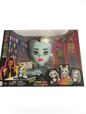Monster High Frankie Stein Styling Head with 65 Accessories
